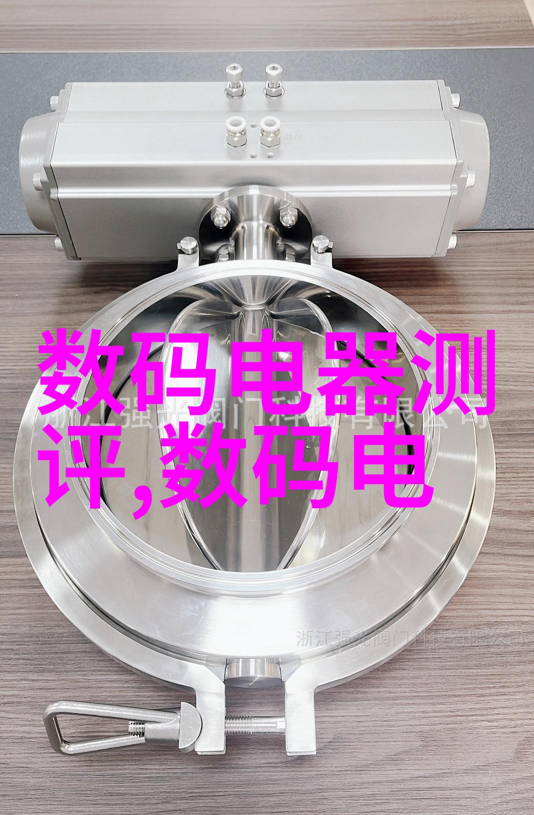 家庭客厅如何通过装饰品和家具在装修效果图中得到完美展示