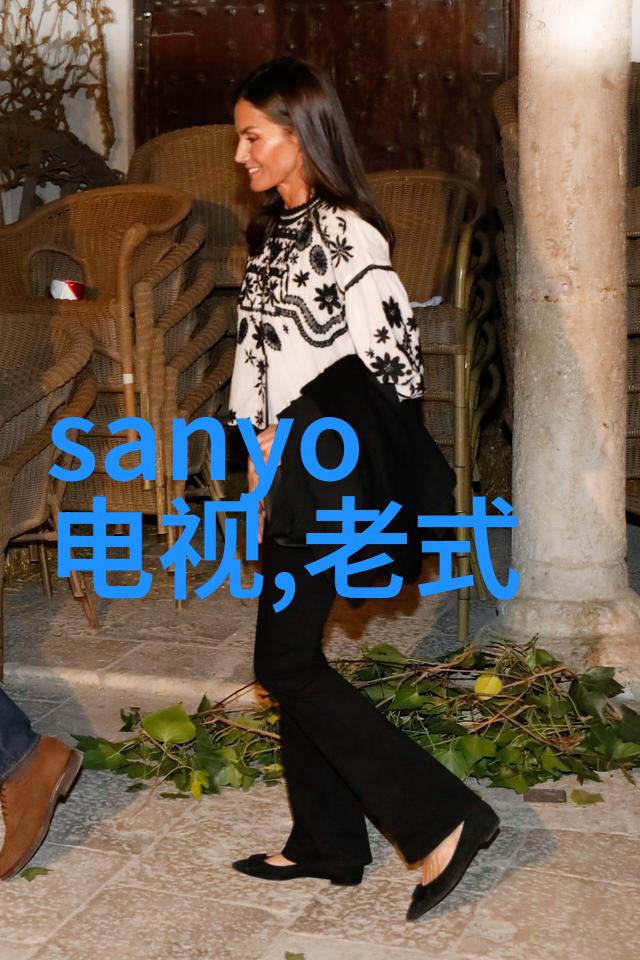 红叶下的魅力深邃色调的秋装挑选技巧