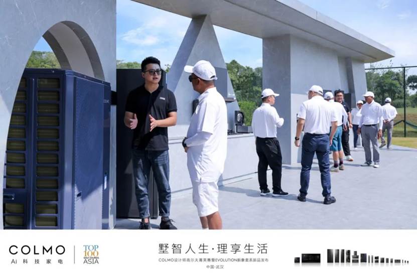 男人们站在建筑前

中度可信度描述已自动生成
