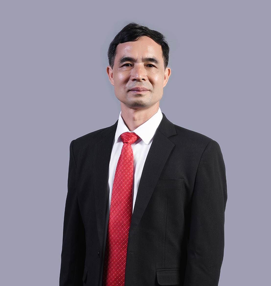 杨总工半身照